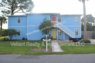 Building Photo - 725 7th Ave S