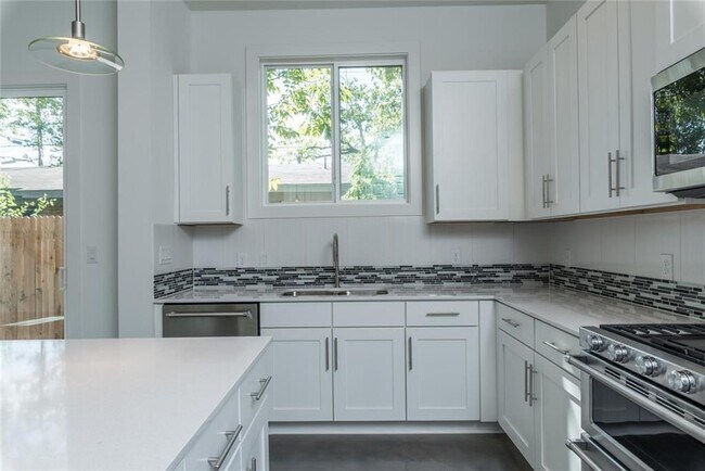 Building Photo - 1403 Arcadia Ave