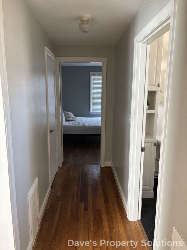 Building Photo - Experience Effortless Living in Beautiful Red Brick Ranch