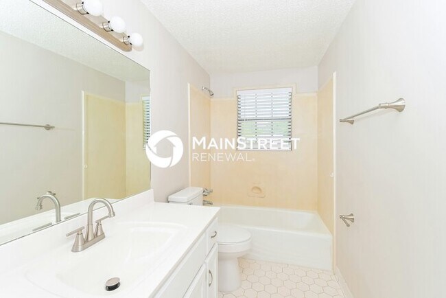 Building Photo - 4 Bedroom Pet-Friendly Home in MEMPHIS, TN with Main Street Renewal