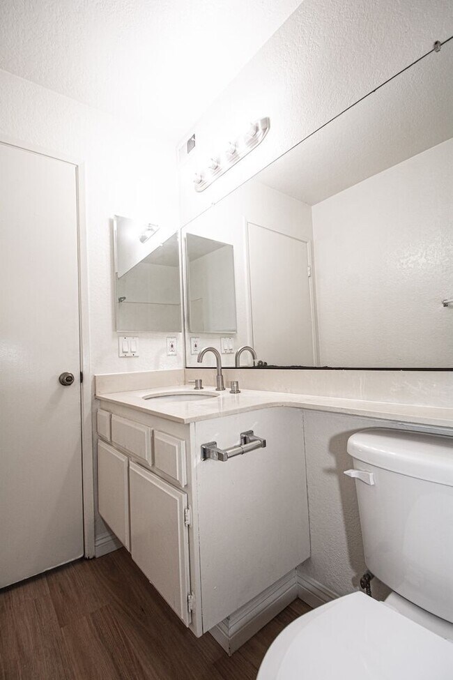 Building Photo - 22840 Hilton Head Dr