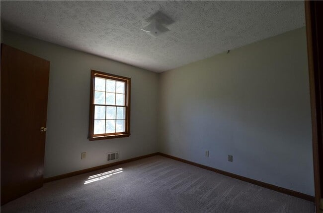 Building Photo - 19 Gwen Ct