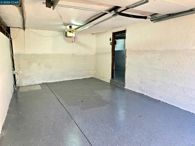 Building Photo - 1129 Bishop St
