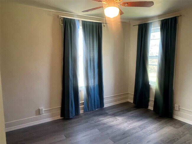 Building Photo - 208 S Liberty Ave