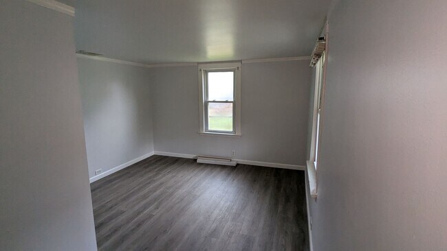 Building Photo - Newly renovated 2-bedroom, 1-bathroom home...