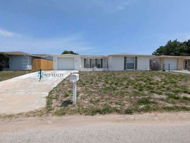 Primary Photo - Beautiful 2/2/1 1600 Sq. Ft. with BONUS RO...