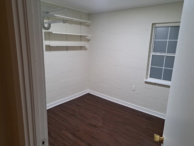 Building Photo - 1502 Pepper Dr