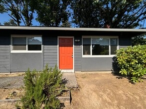 Building Photo - LA1547* - A