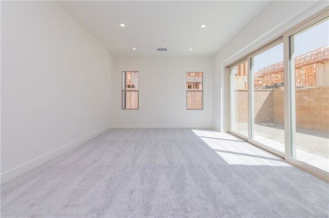 Building Photo - 120 Rimstone