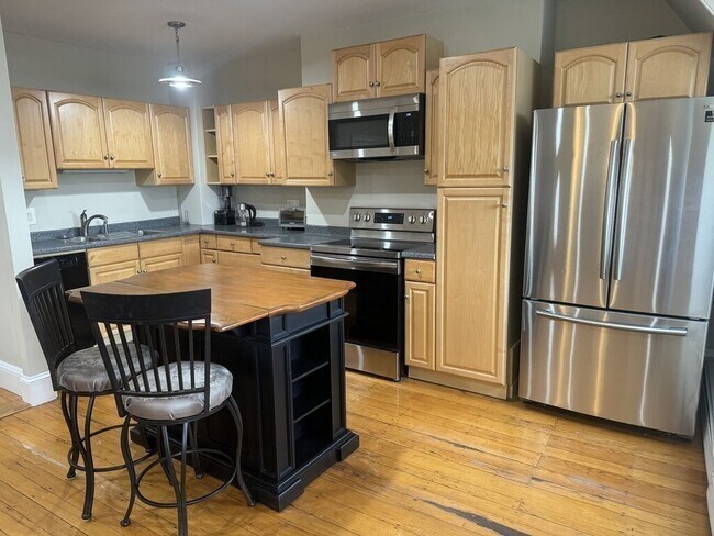 Building Photo - 318 Tappan St