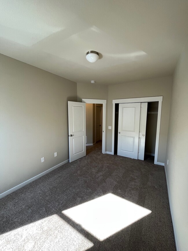 Building Photo - 6735 Carriage Meadows Dr