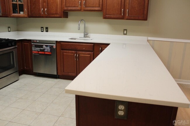 Building Photo - 514 Doral Ct