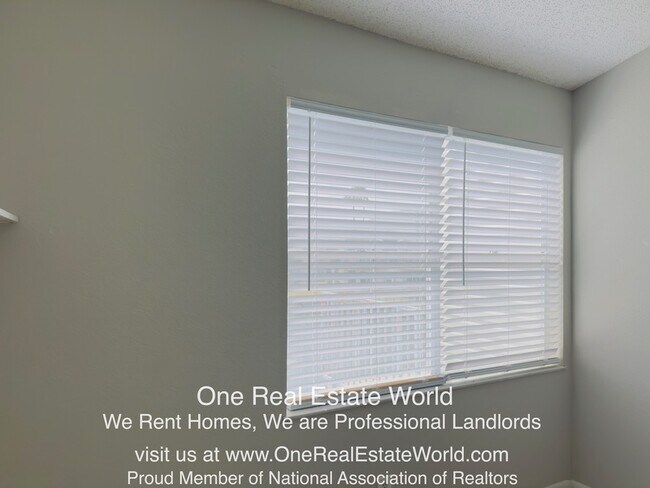 Building Photo - 2504 Woodgate Blvd