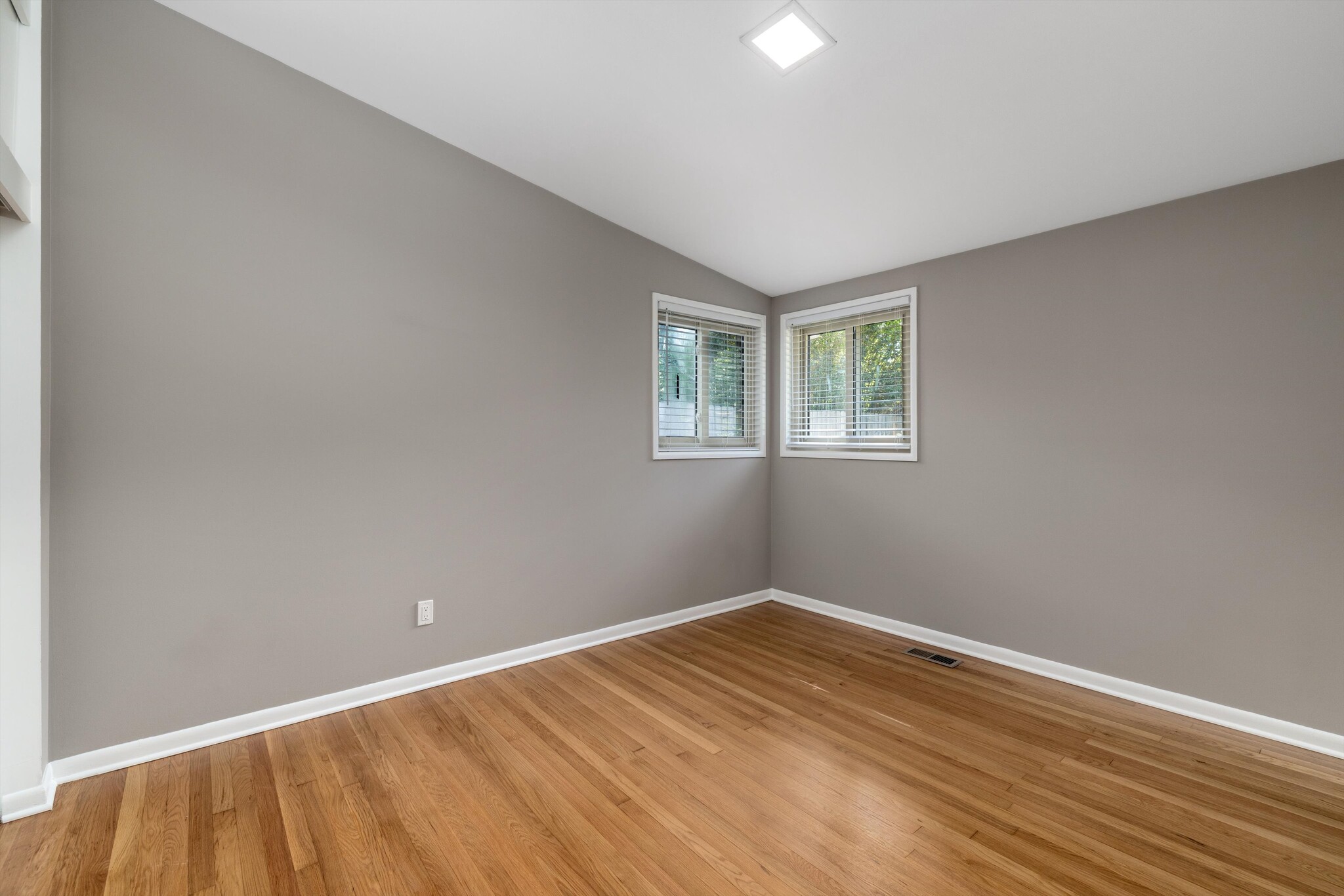 Building Photo - 1050 Brooklawn Dr