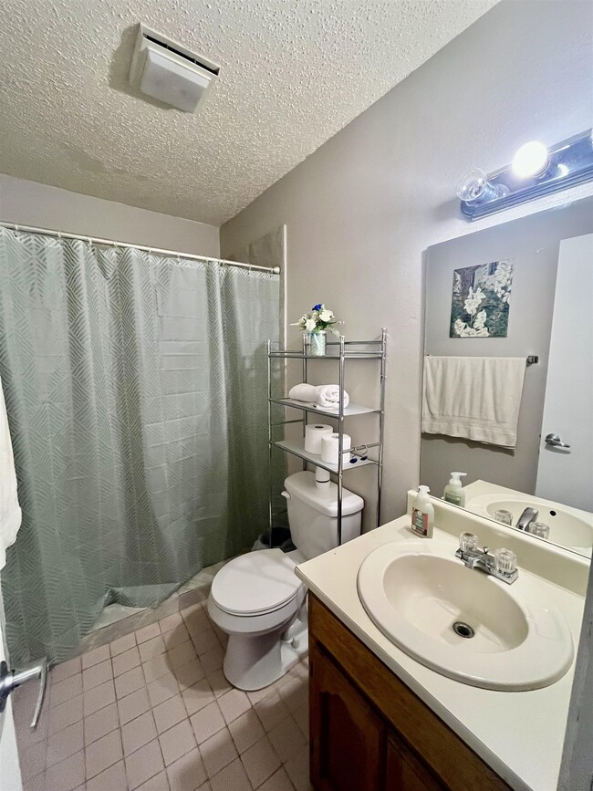 Building Photo - 1410 Rosewood Dr