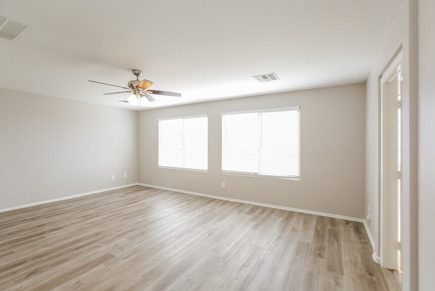 Building Photo - 6516 S 74th Ln