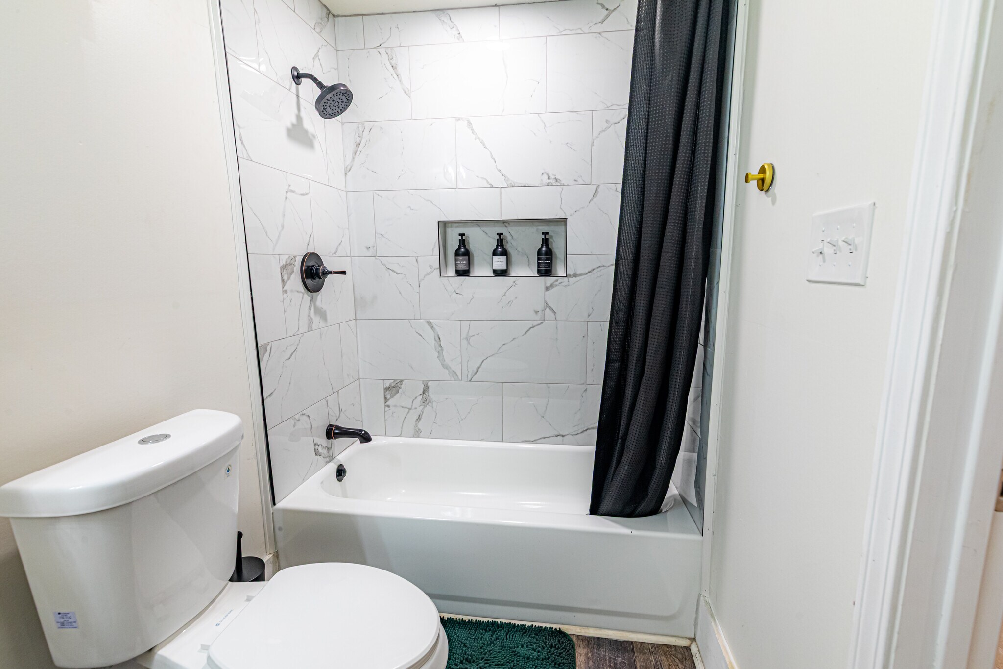 Building Photo - 2325 5th Ave