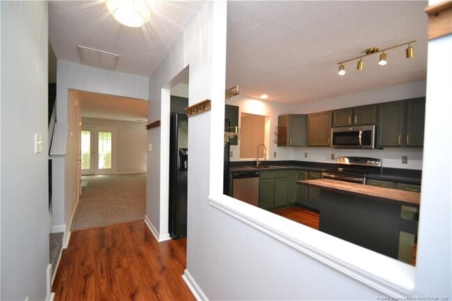 Building Photo - 308 Black Bird Ct