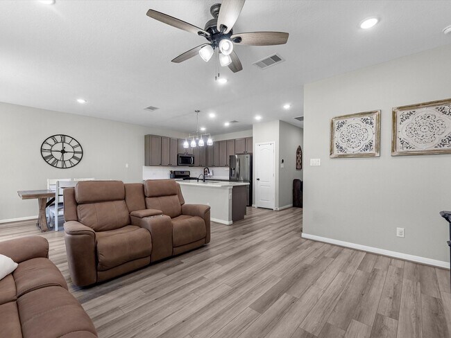 Building Photo - 1006 Camellia Hls Ln