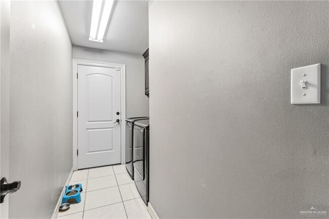 Building Photo - 19 Canela Ave