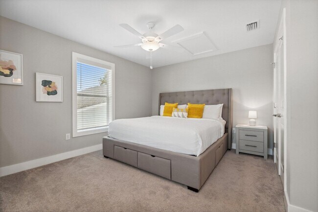 Building Photo - 712 Landing Cir