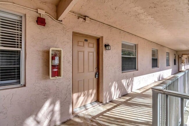 Building Photo - 8431 Royal Palm Blvd