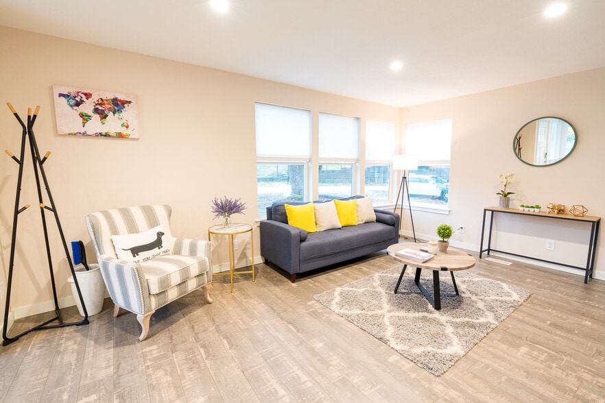 Building Photo - 8985 SW Center St