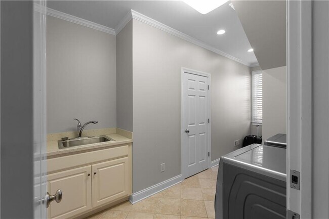 Building Photo - 980 Fenimore Cir