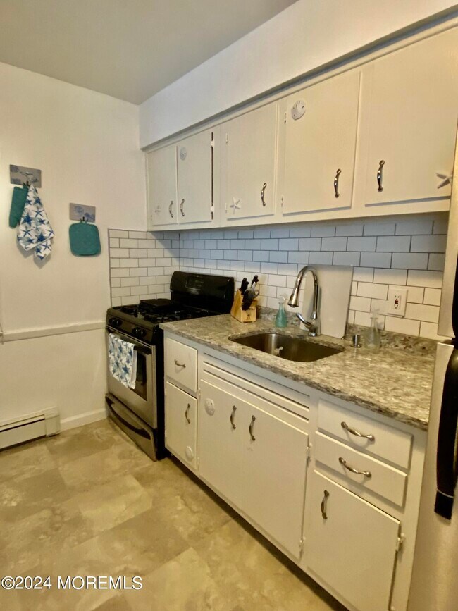 Building Photo - 364 Westwood Ave