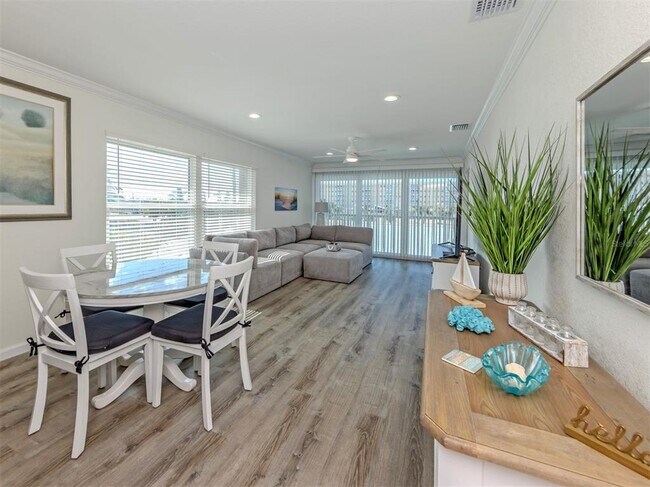 Building Photo - 1400 Tarpon Center Dr