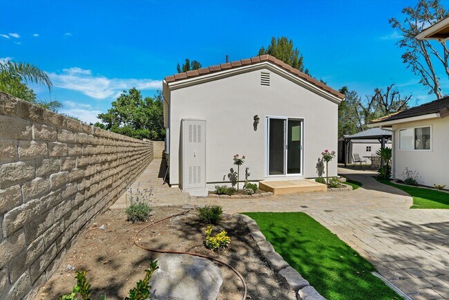 Building Photo - $3,549/mo – Brand-New 2 Bed / 2 Bath Private ADU – Agoura Hills | 800 Sq Ft