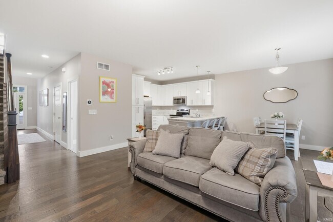 Building Photo - 0 N Cypress Ln