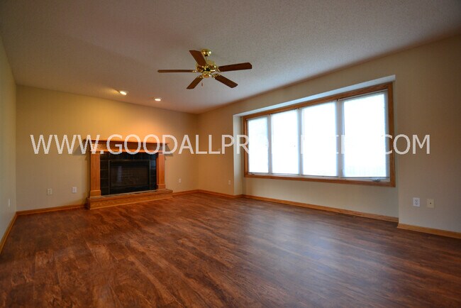 Building Photo - 4 Bedroom, 2.5 Bathroom Home in Johnston