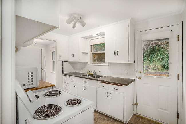 Building Photo - 228 NW 56th St