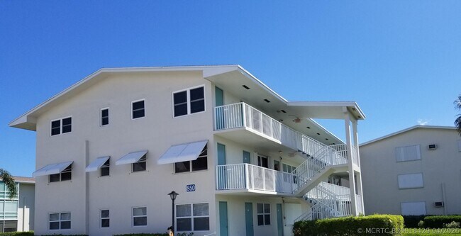 Building Photo - 850 East Dr