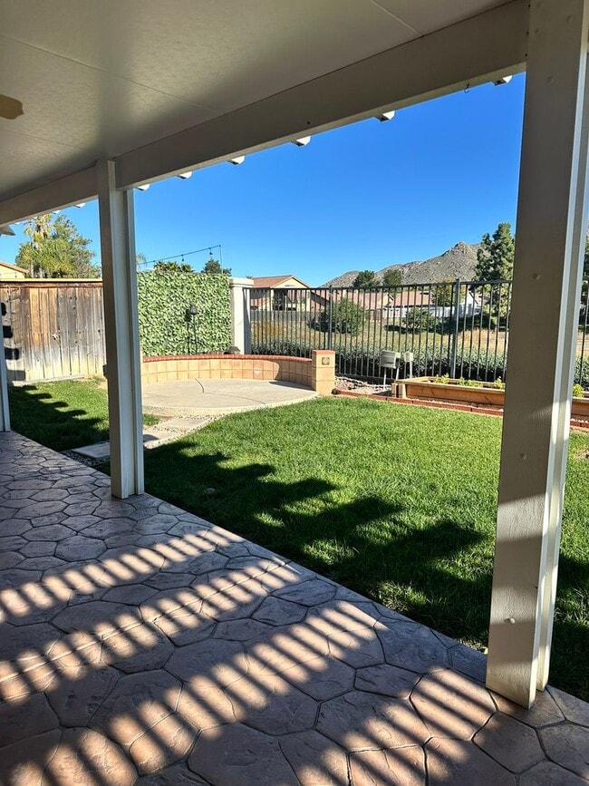 Building Photo - Beautiful 3bd/2ba Single Story with Primary Suite!