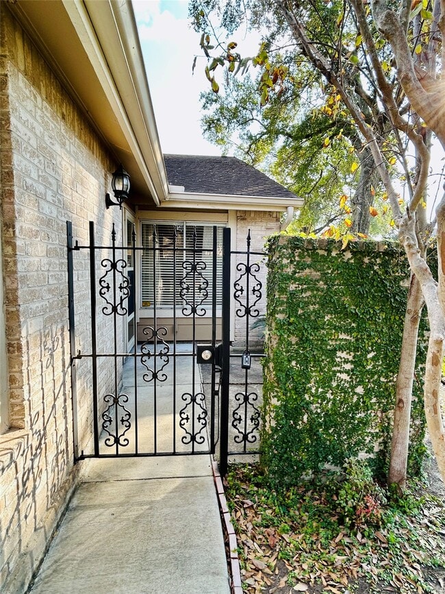 Building Photo - 11699 Village Pl Dr