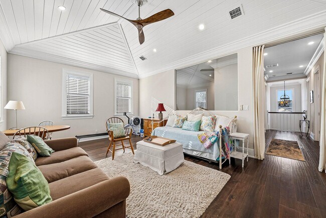 Building Photo - 120 Grove Way