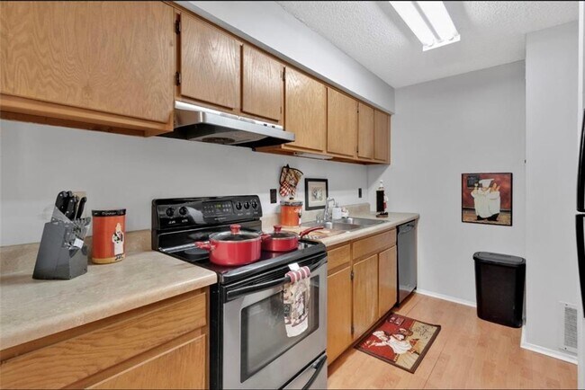 Building Photo - 2411 Huntingdon Chase