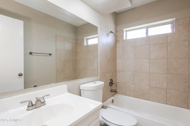Building Photo - 16422 N 66th Dr