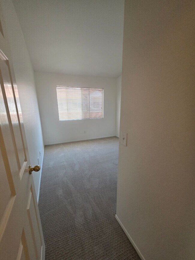 Building Photo - Gated Community~$2,595~ 2 Bed/2.5 Bath End Unit Townhome.
