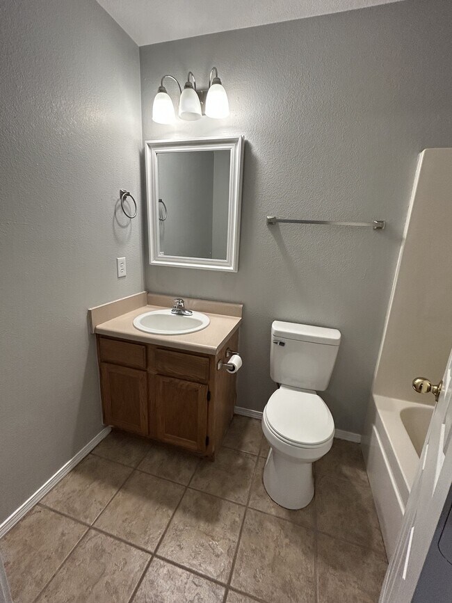 Building Photo - 324 Grant Springs Dr