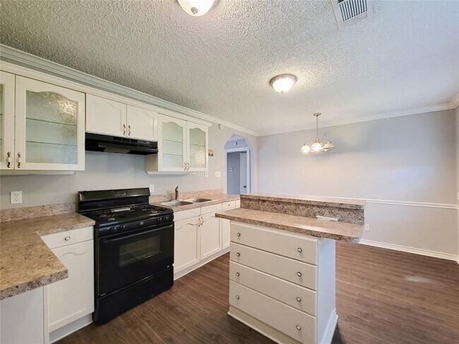 Building Photo - 2306 Downey Dr