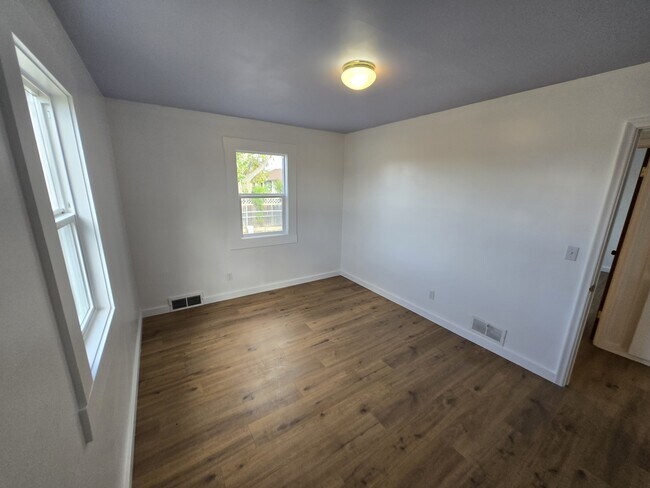 Building Photo - 11 Ball Ln