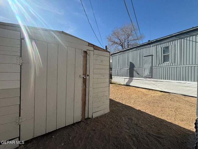 Building Photo - 228 Territory Dr