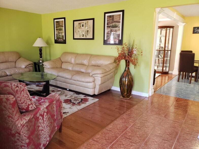 Building Photo - 51 Macdonald Dr