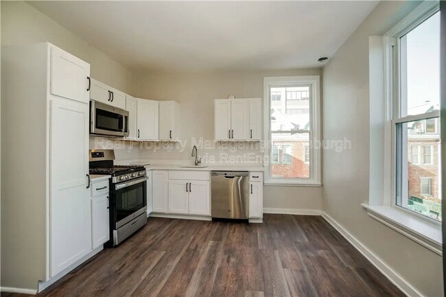 Building Photo - 2123 Sidney St