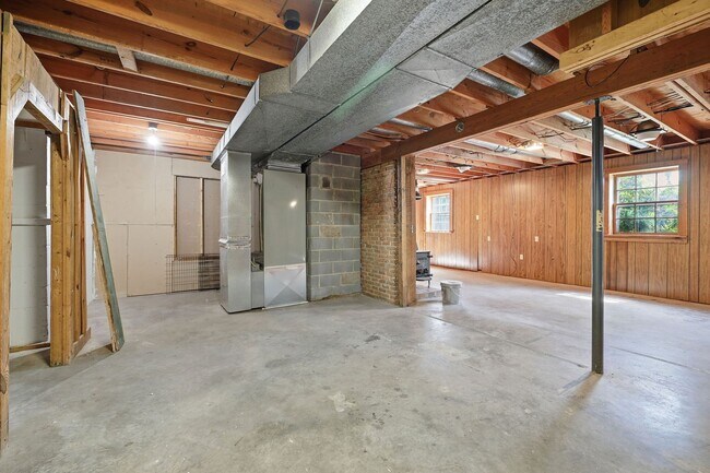 Building Photo - 5757 Heards Mountain Rd