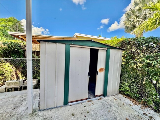 Building Photo - 8000 SW 17th Terrace