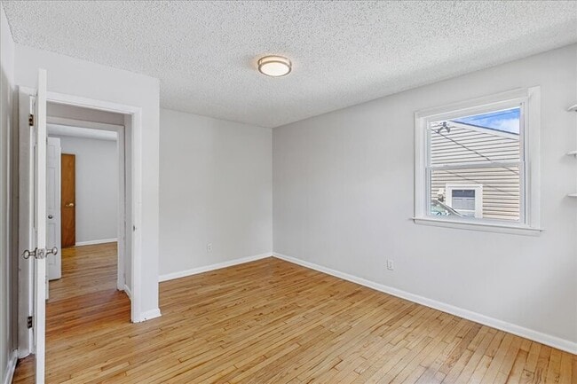 Building Photo - 2127 Oak Ave
